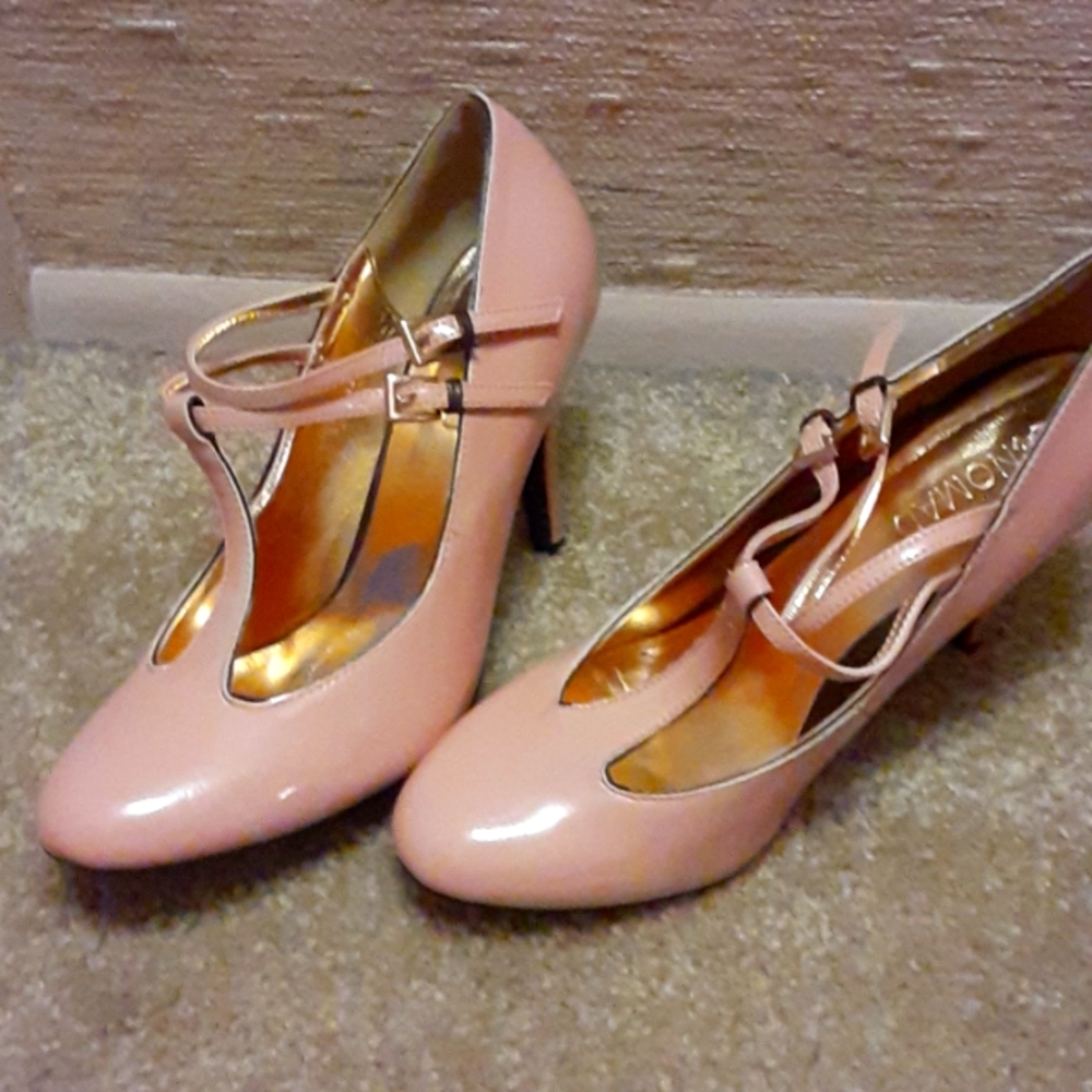 Size 8 like new women's pink high heel shoes